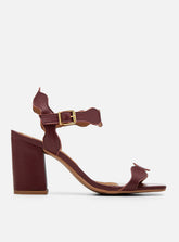 Sandália Salto Bloco em Couro Bordô Tira Fina Ondulada