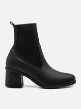 Bota em Couro Cano Médio Meia Preto