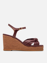 Sandália Anabela em Couro Bordô Salto Trama