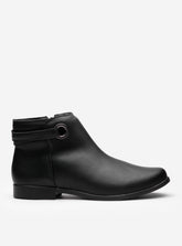 Bota Cano Curto em Couro Preta Tira Lateral