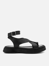 Flatform em Couro Tiras Cruzadas Bia Preto