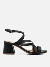 Sandália em Couro Tiras Transpassadas Lilian Preto