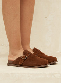 Clog em Couro Camurça Caramelo