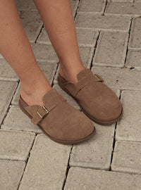 Clog em Couro Camurça Areia