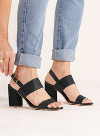 Sandália Salto Bloco em Couro Preta Tira Larga