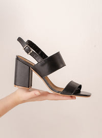 Sandália Salto Bloco em Couro Preta Tira Larga