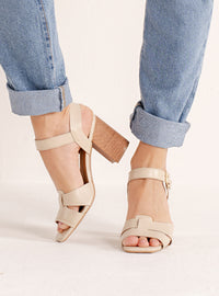 Sandália Salto Bloco em Couro Off White Tiras Enlace