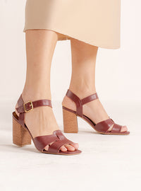 Sandália Salto Bloco em Couro Bordô Tiras Enlace