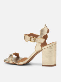 Sandália Salto Bloco em Couro Dourada Tira Fina Ondulada