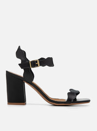 Sandália Salto Bloco em Couro Preta Tira Fina Ondulada