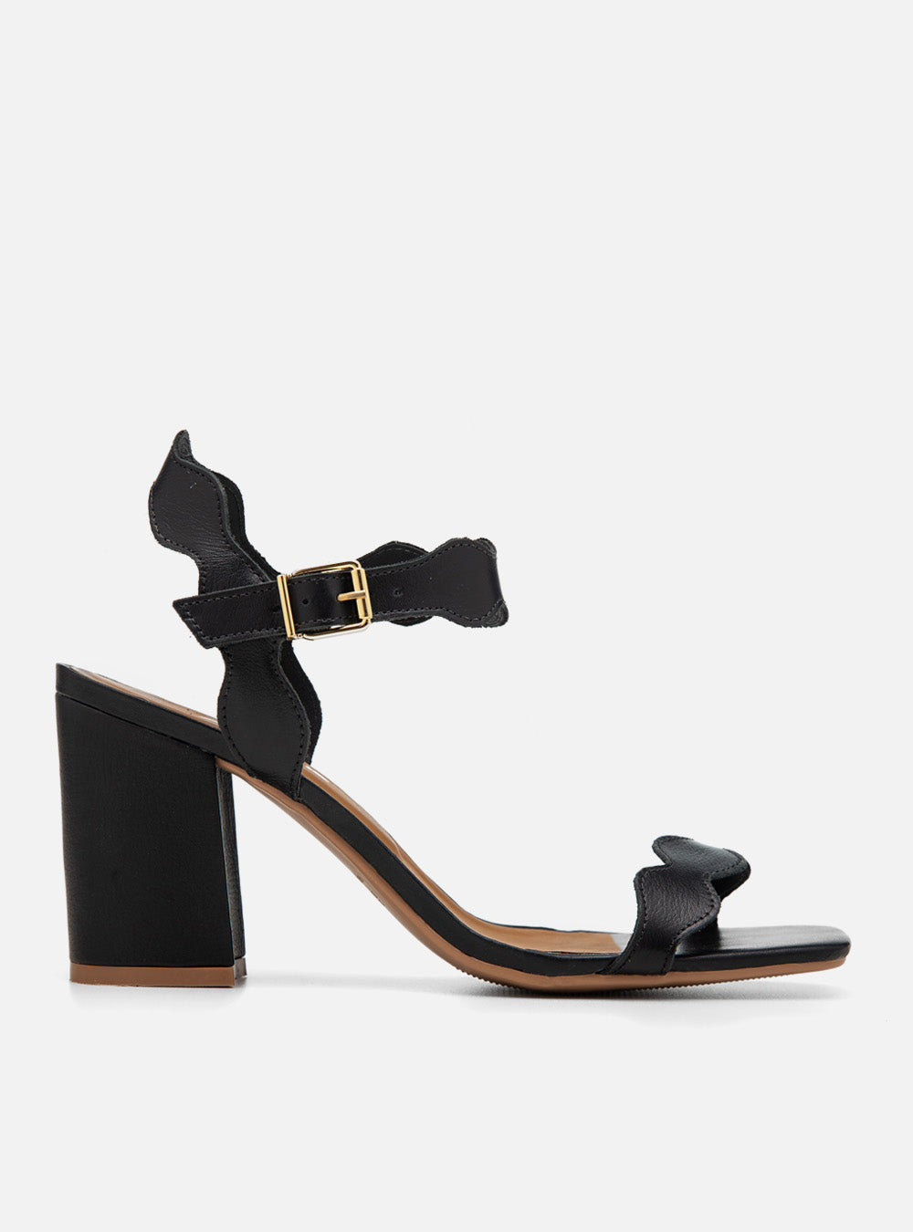 Sandália Salto Bloco em Couro Preta Tira Fina Ondulada