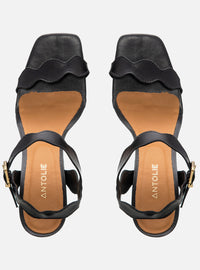 Sandália Salto Bloco em Couro Preta Tira Fina Ondulada