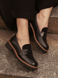 Mocassim Tratorado Preto em Couro