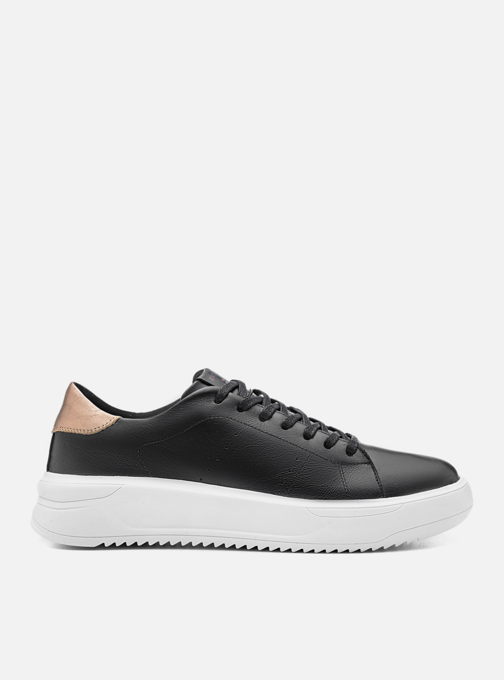 Tênis Couro Preto Detalhe Dourado Sport