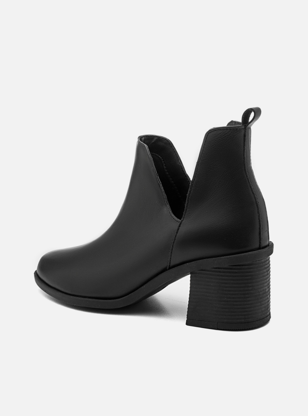 Bota em Couro Cano Médio Recortes Preto