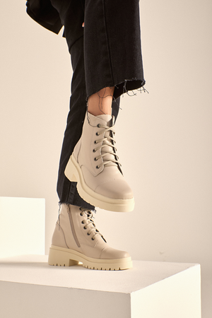 Coturno em Couro Cadarço Julia Off White e Branco