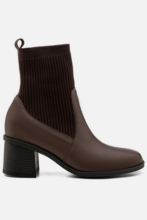 Bota em Couro Cano Médio Meia Café