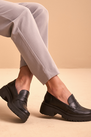 Mocassim em Couro Flatform Esther Preto