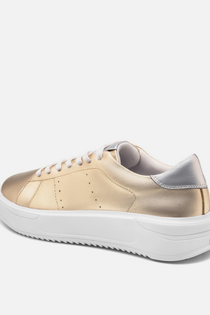 Tênis Couro Dourado Detalhe Prata Sport
