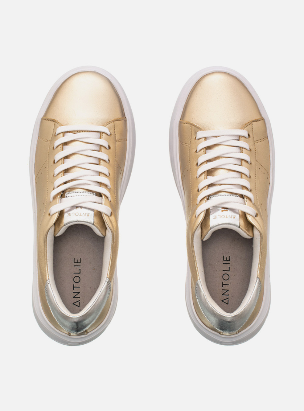 Tênis Couro Dourado Detalhe Prata Sport
