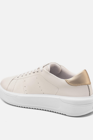 Tênis Couro Creme Detalhe Dourado Sport