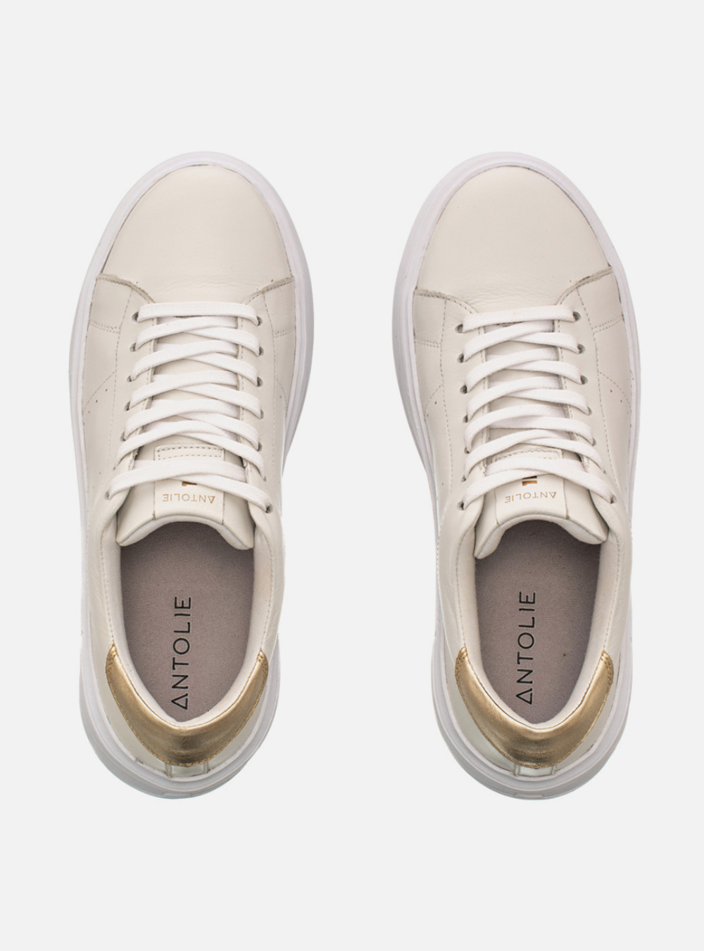 Tênis Couro Creme Detalhe Dourado Sport
