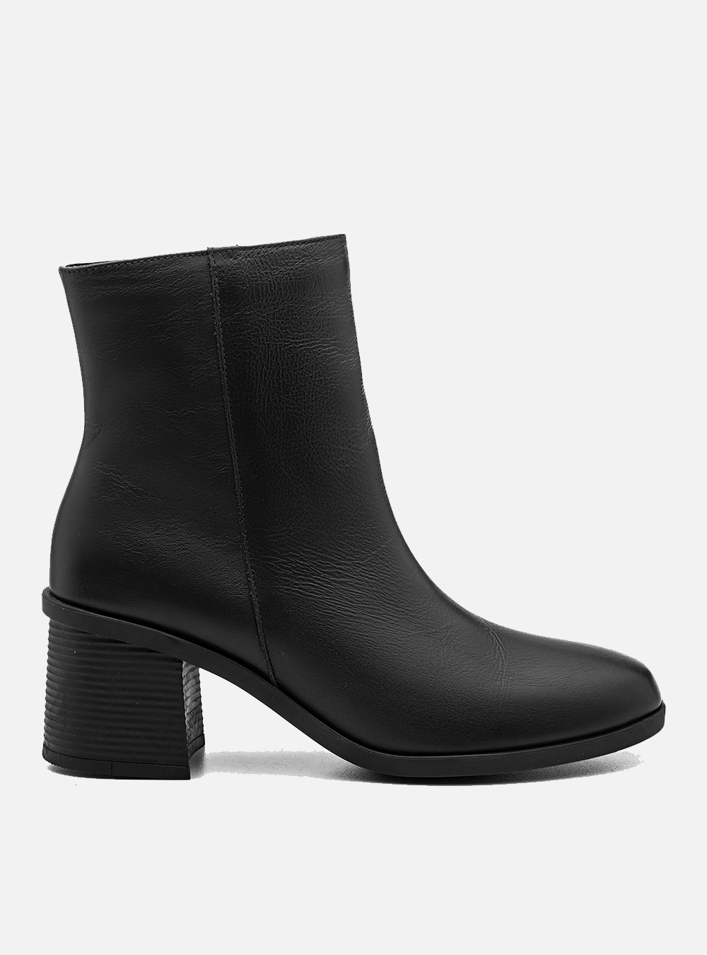 Bota em Couro Cano Médio Basic Preto