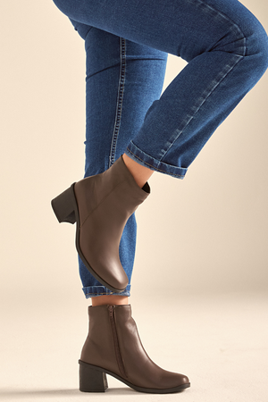 Bota em Couro Cano Médio Basic Café