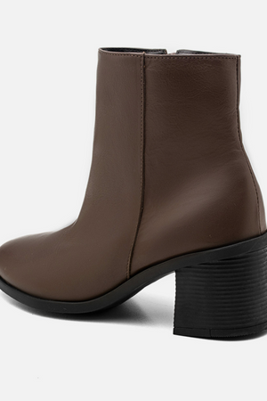 Bota em Couro Cano Médio Basic Café