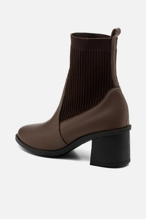 Bota em Couro Cano Médio Meia Café