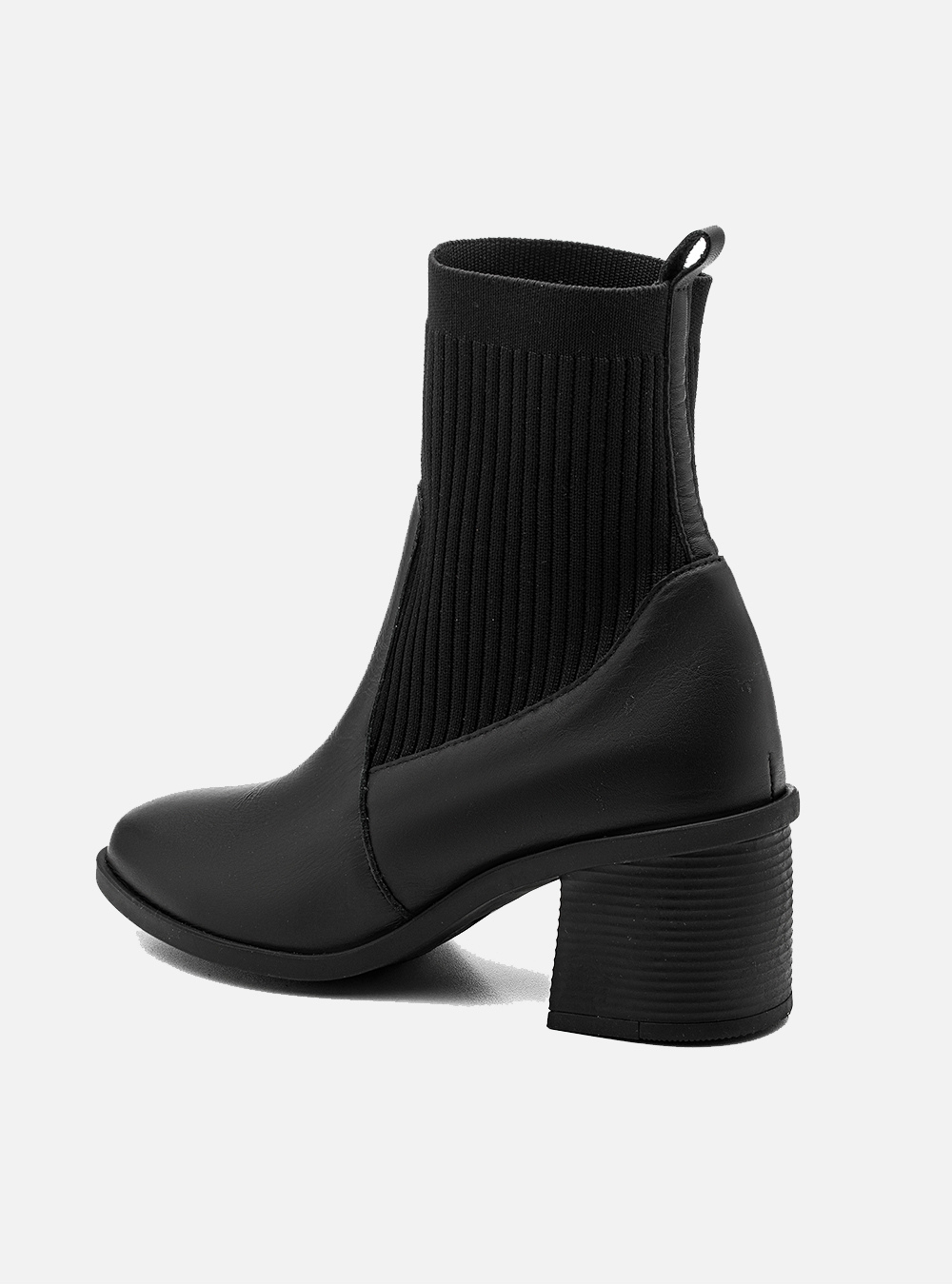 Bota em Couro Cano Médio Meia Preto