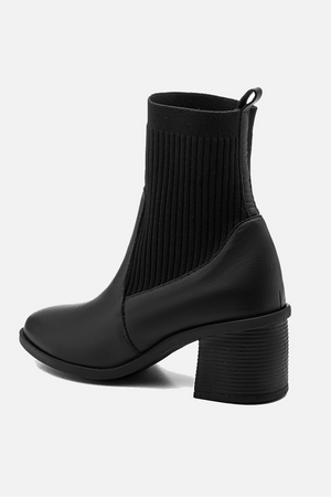 Bota em Couro Cano Médio Meia Preto