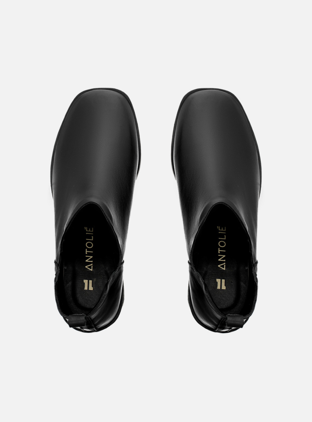 Bota em Couro Cano Médio Recortes Preto