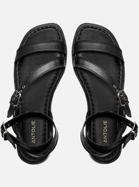 Sandália Rasteira em Couro Preta Tiras e Fivelas