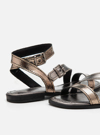 Sandália Rasteira em Couro Ônix Tiras e Fivelas