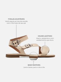 Sandália Rasteira em Couro Off White Tiras e Fivelas
