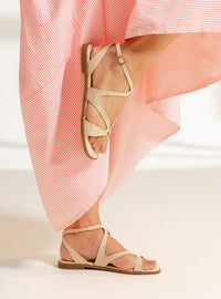 Sandália Rasteira em Couro Off White Tiras Slim