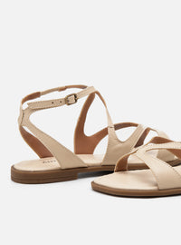 Sandália Rasteira em Couro Off White Tiras Slim