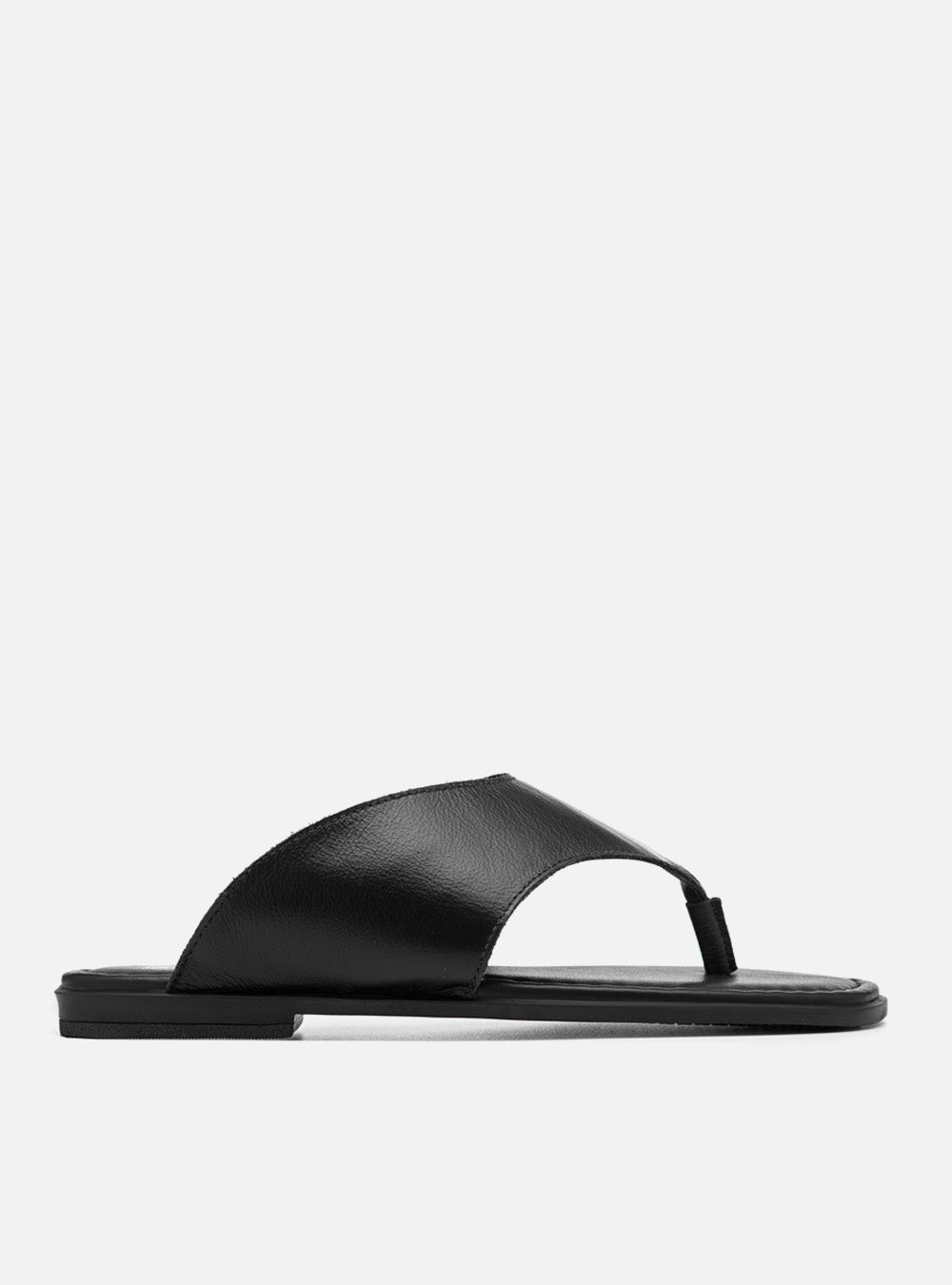 Rasteira em Couro Preta Thong