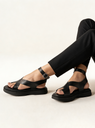 Flatform em Couro Tiras Cruzadas Bia Preto