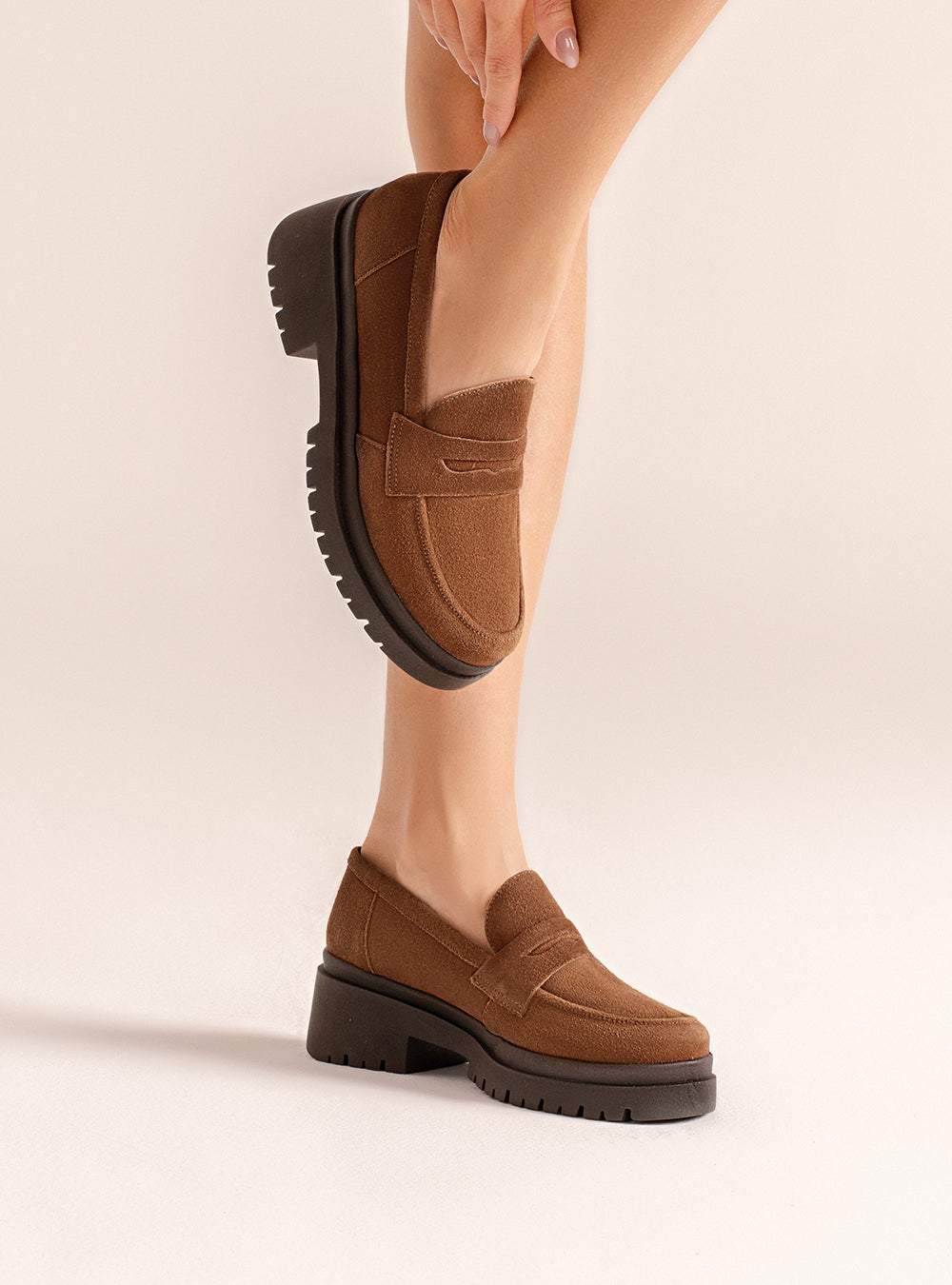 Mocassim em Couro Flatform Esther Camurça Marrom