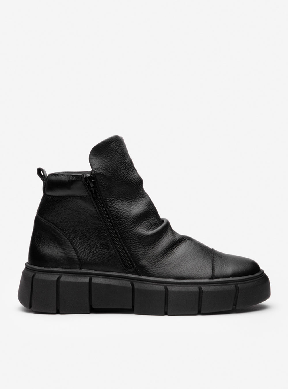 Tênis em Couro Cano Alto Jade Preto