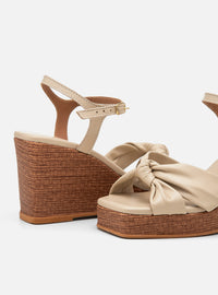 Sandália Anabela em Couro Off White Salto Trama