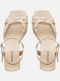 Sandália Anabela em Couro Off White Salto Trama