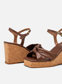 Sandália Anabela em Couro Marrom Salto Cortiça