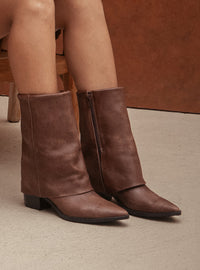 Bota Cano Alto Couro Lapela Salto Bloco Destroyed Marrom