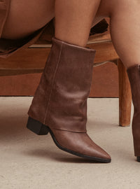 Bota Cano Alto Couro Lapela Salto Bloco Destroyed Marrom