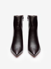 Bota Cano Curto em Couro Marrom Bico Fino