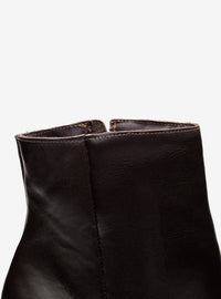 Bota Cano Curto em Couro Marrom Bico Fino