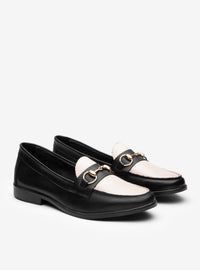 Mocassim em Couro Bridão Preto e Off White
